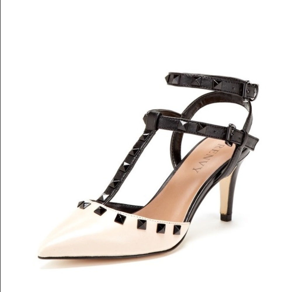 🎊2HP🎊 studded mid-heel pump from Renvy. Size 6.